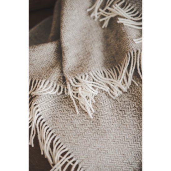 Wool blanket with fringes "Eglutė" beige